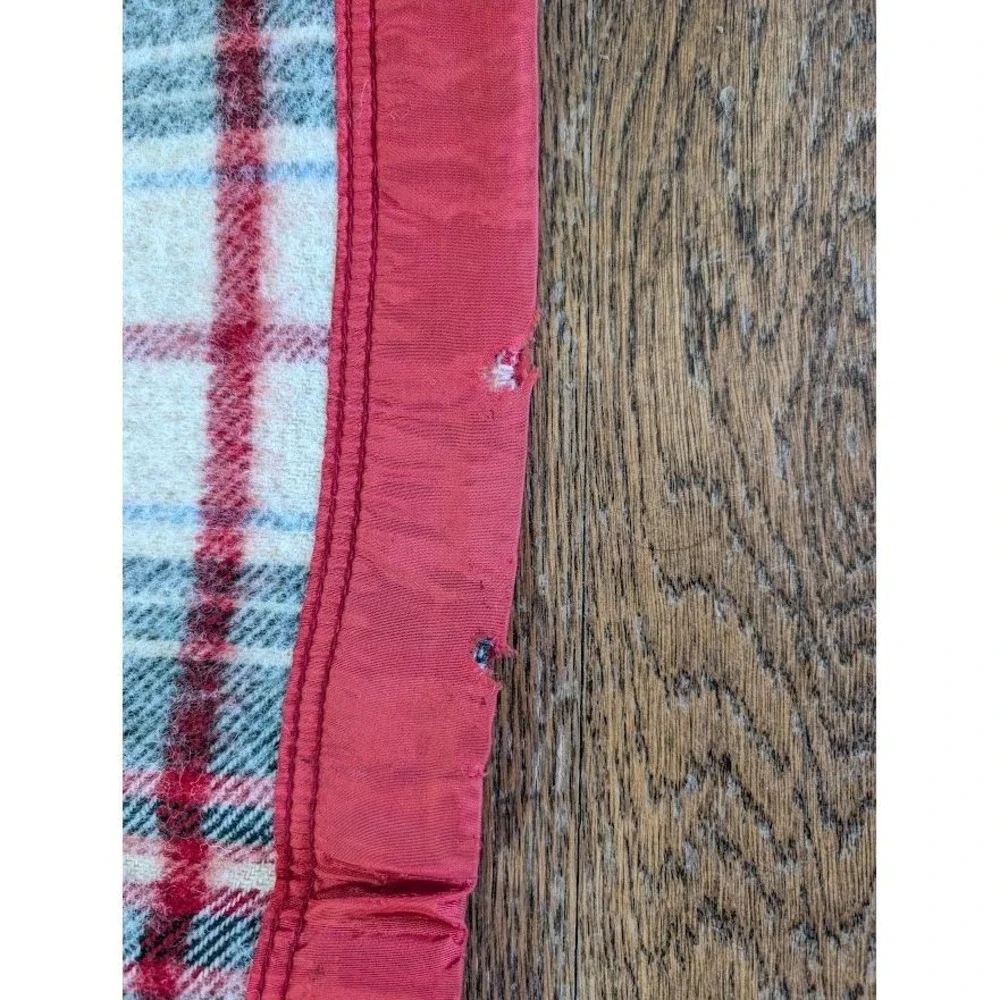Vtg Satin Trim Wool Blanket Full 76x71 Plaid‎ Lodge Cabin Rustic Christmas Flaw